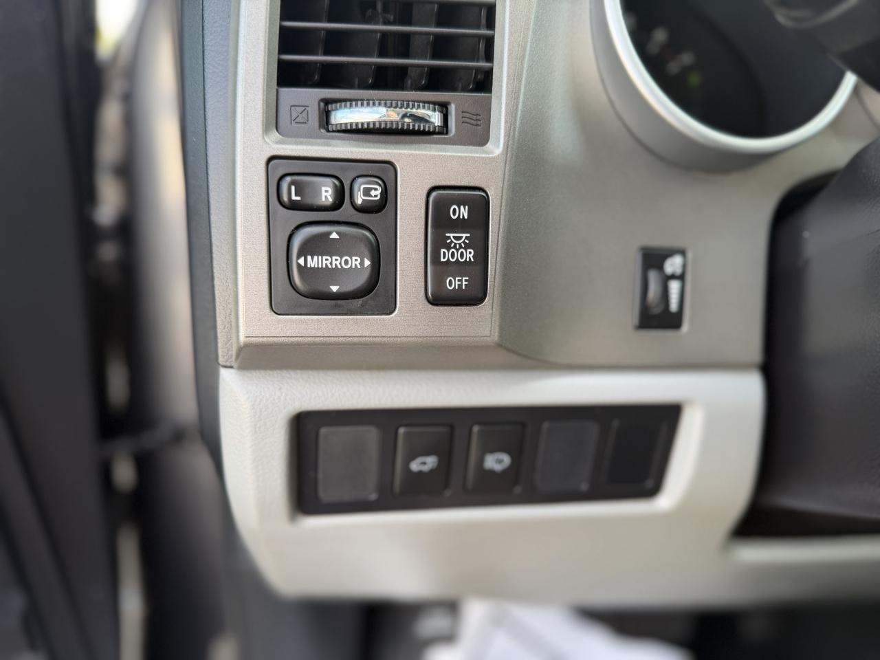 Toyota Sequoia  2015