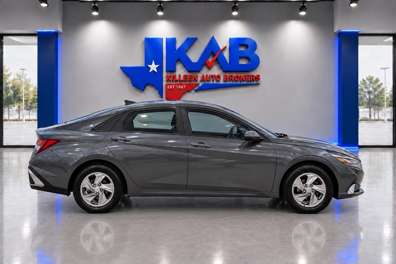 Hyundai Elantra  2025