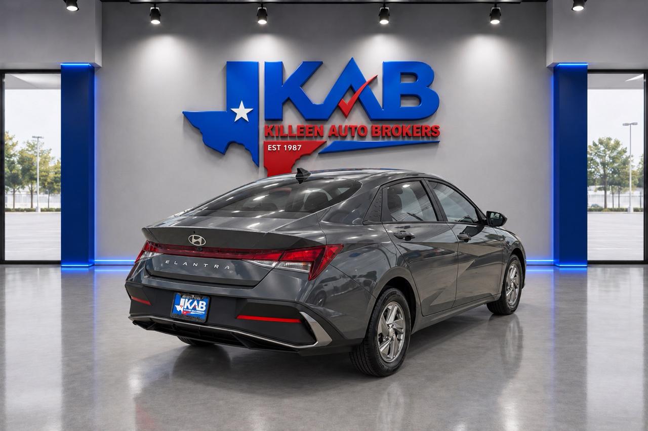 Hyundai Elantra  2025
