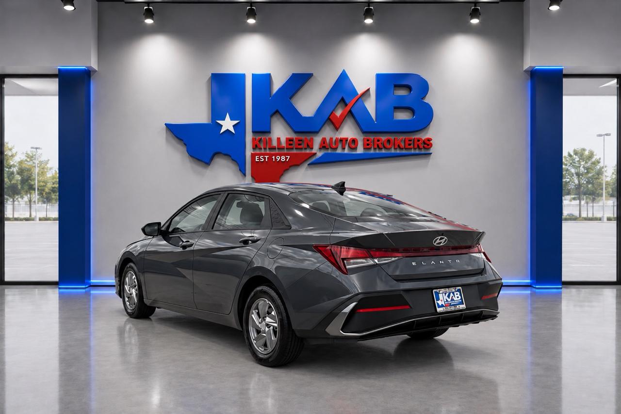 Hyundai Elantra  2025