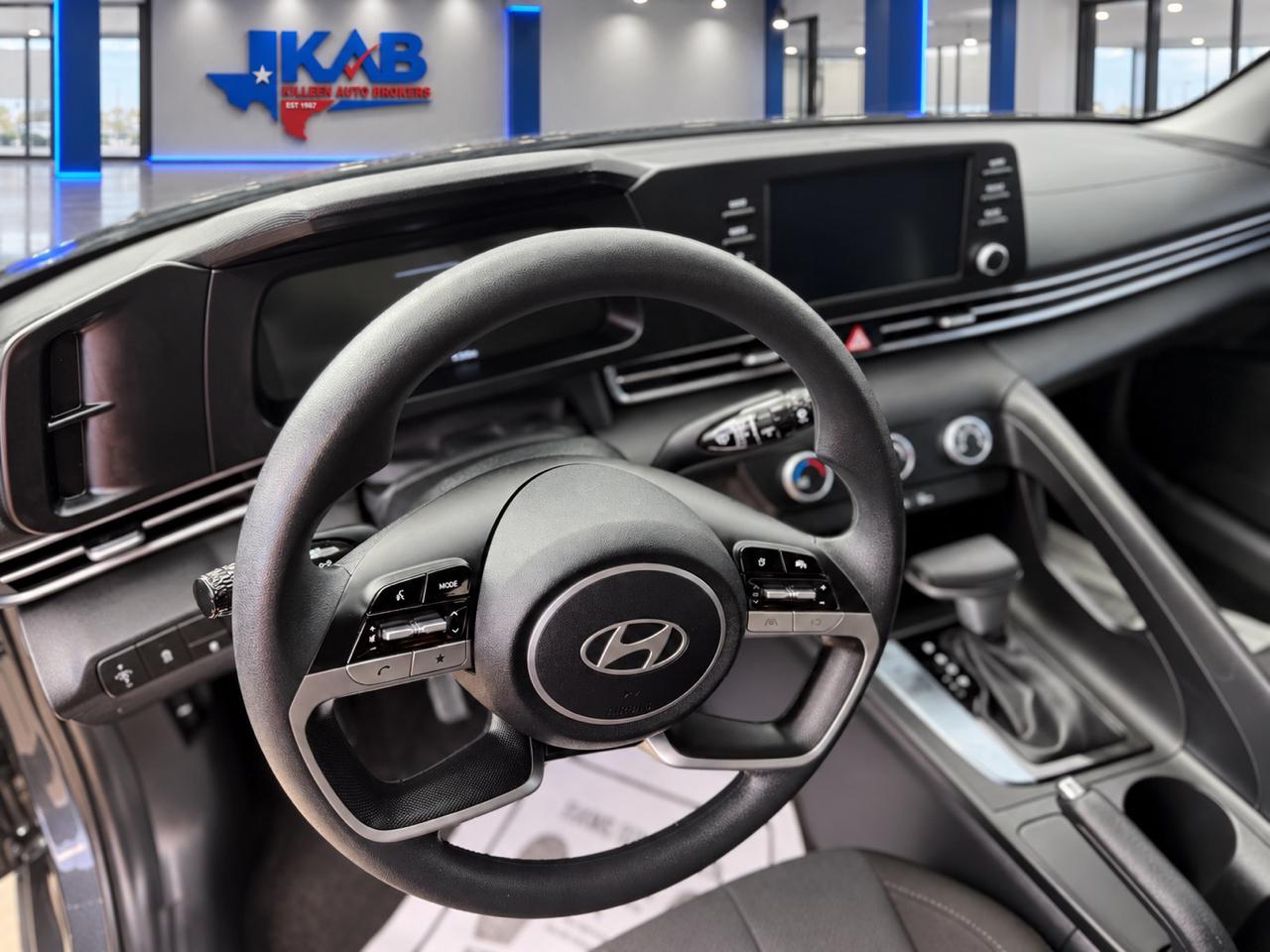 Hyundai Elantra  2025