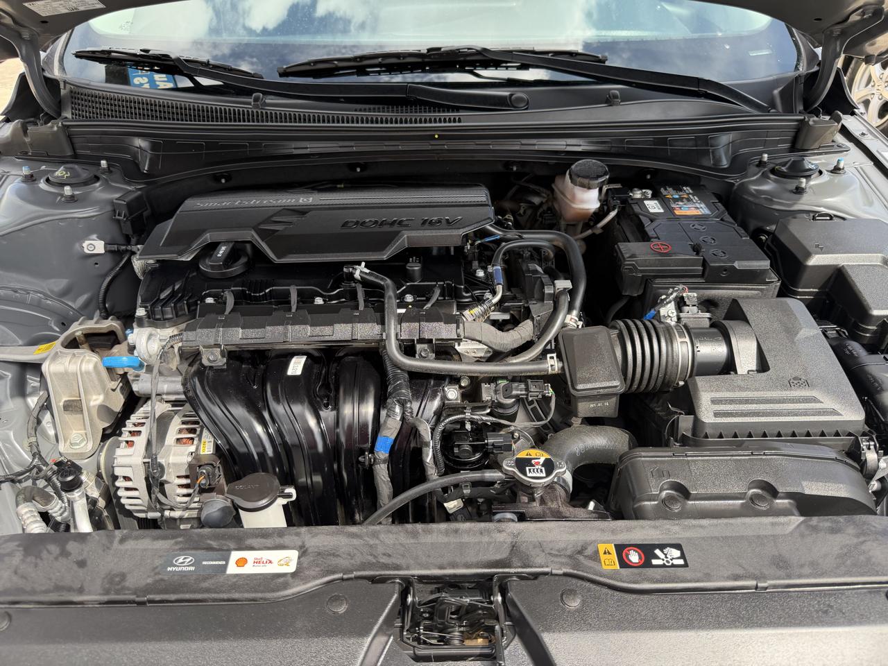 Hyundai Elantra  2025