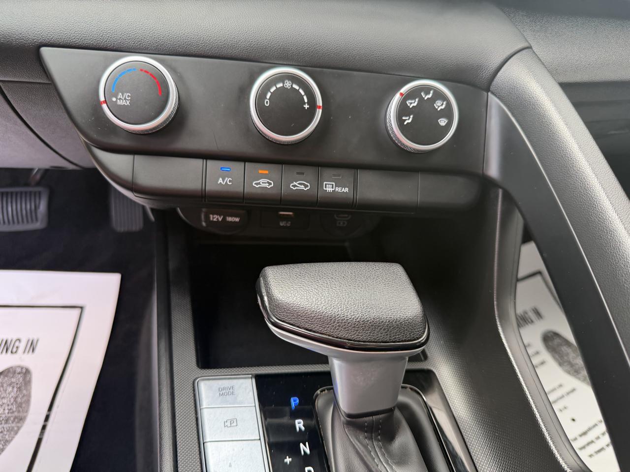 Hyundai Elantra  2025