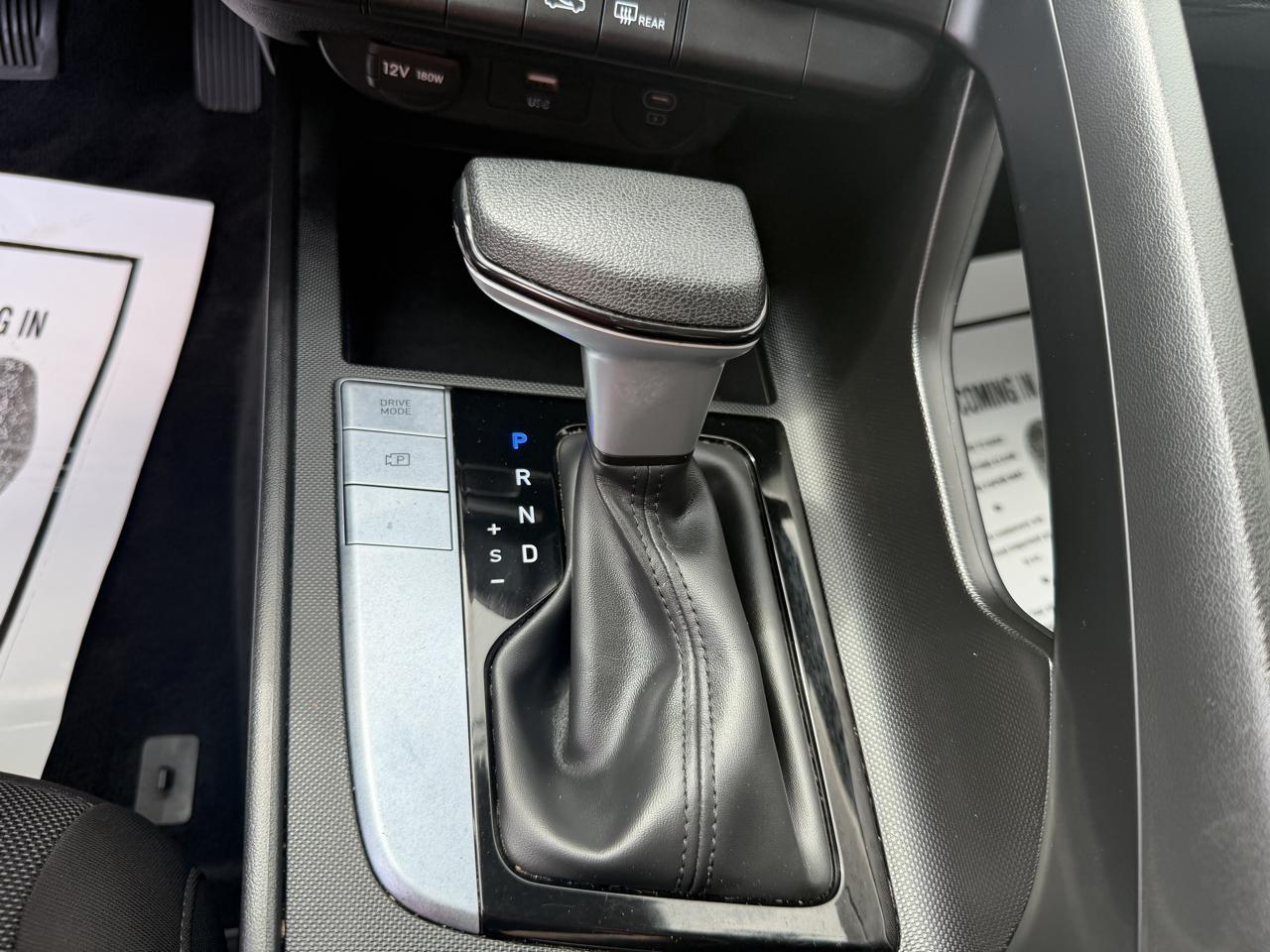 Hyundai Elantra  2025