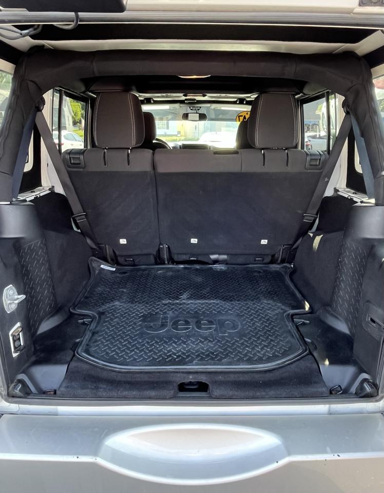 2017 Jeep Wrangler Unlimited Sahara - Photo 8