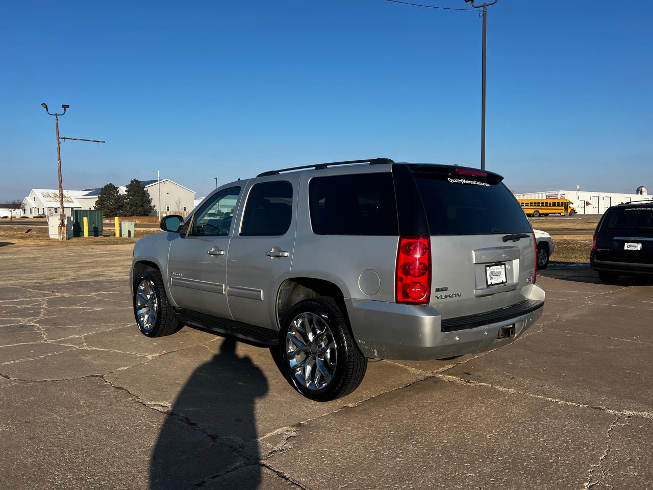 GMC Yukon 4WD 4dr 1500 SLE 2010