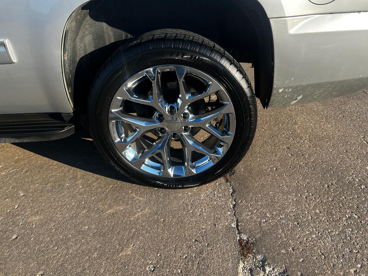 GMC Yukon 4WD 4dr 1500 SLE 2010