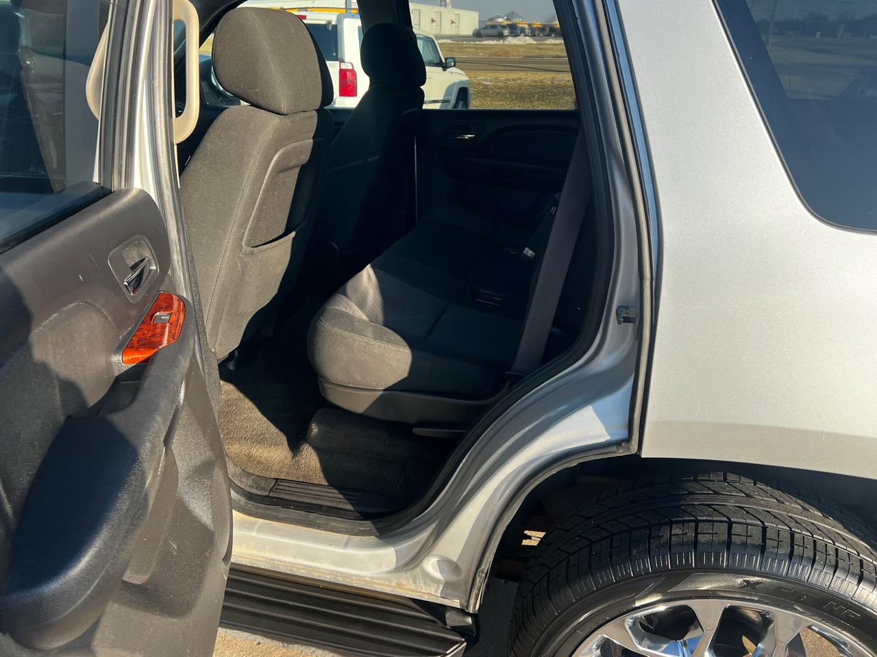 GMC Yukon 4WD 4dr 1500 SLE 2010