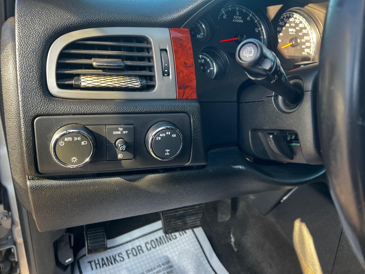 GMC Yukon 4WD 4dr 1500 SLE 2010