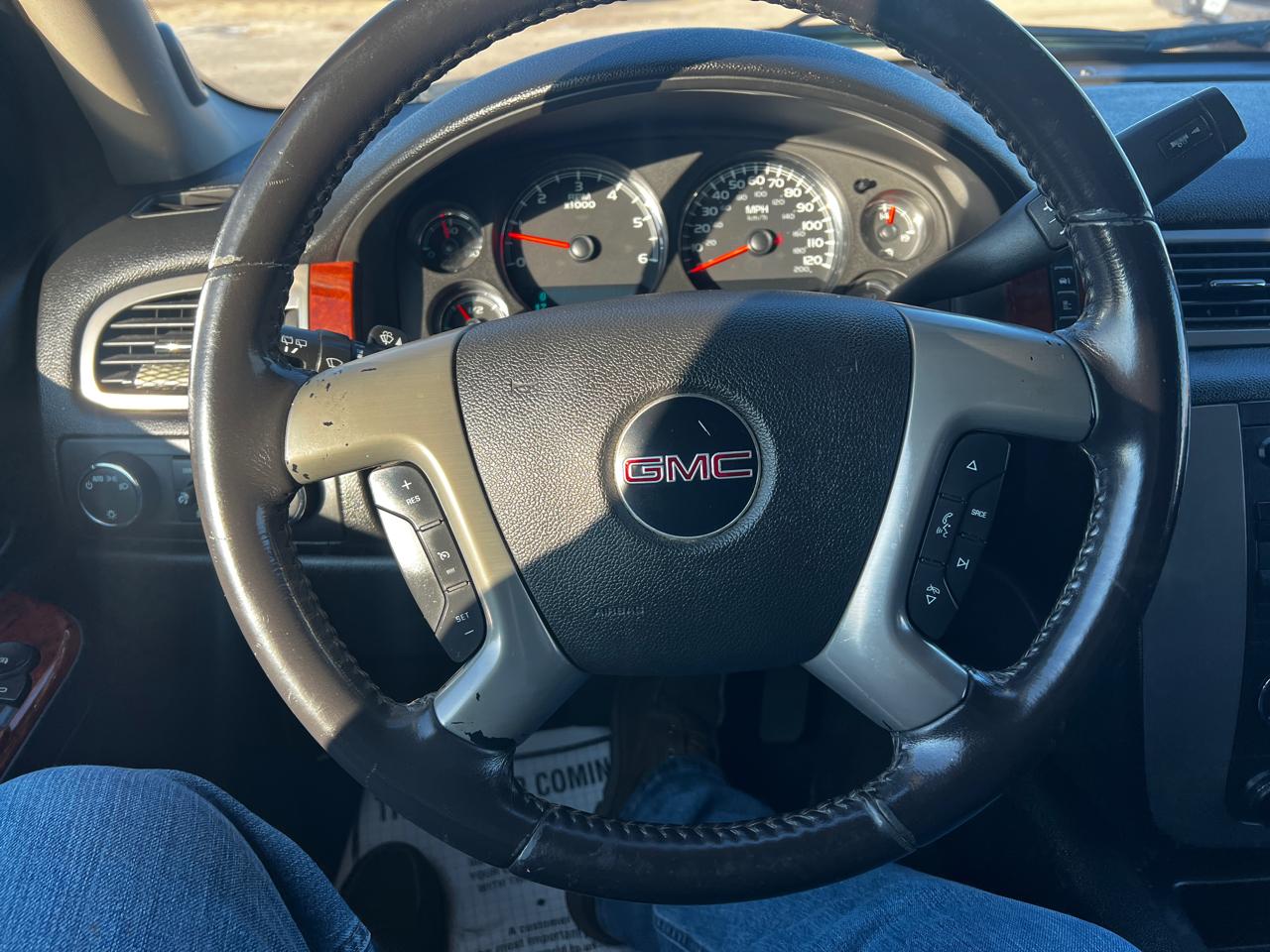 GMC Yukon 4WD 4dr 1500 SLE 2010