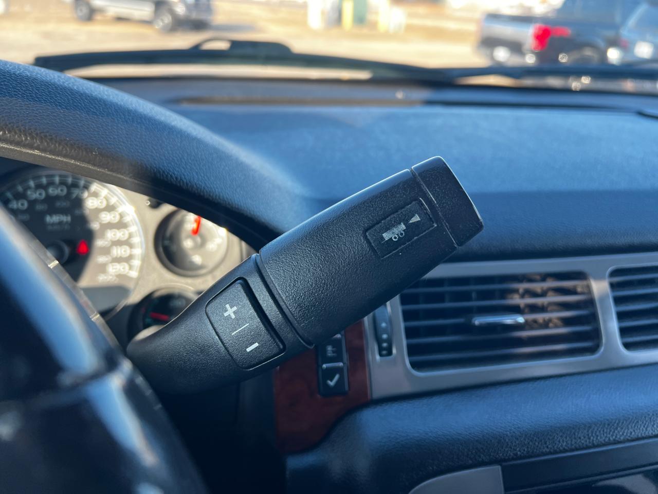 GMC Yukon 4WD 4dr 1500 SLE 2010