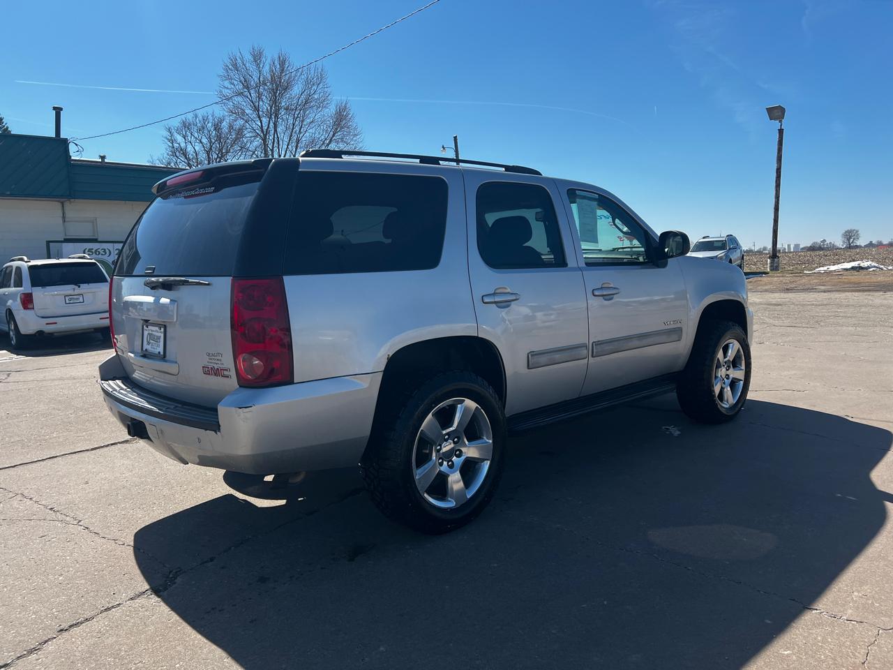 GMC Yukon 4WD 4dr 1500 SLE 2010