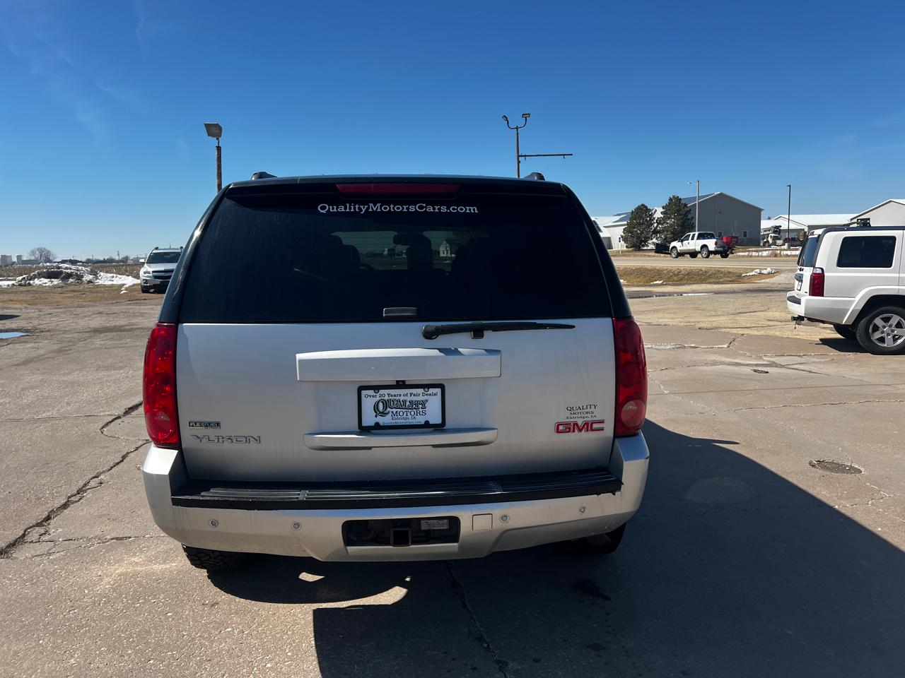 GMC Yukon 4WD 4dr 1500 SLE 2010