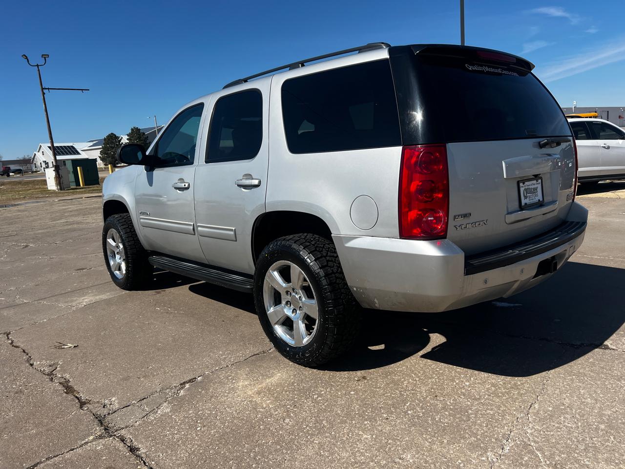 GMC Yukon 4WD 4dr 1500 SLE 2010