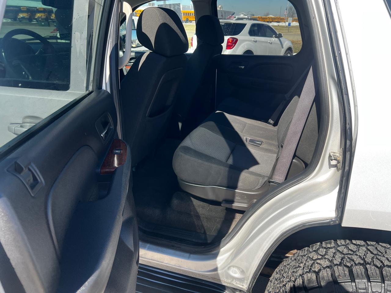 GMC Yukon 4WD 4dr 1500 SLE 2010