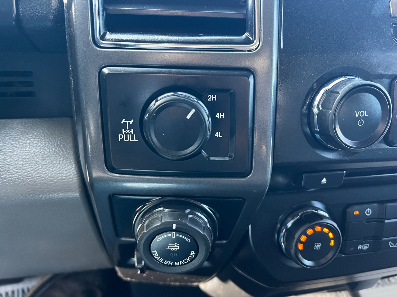 Ford F-150 4WD SuperCrew 150" XLT 2018