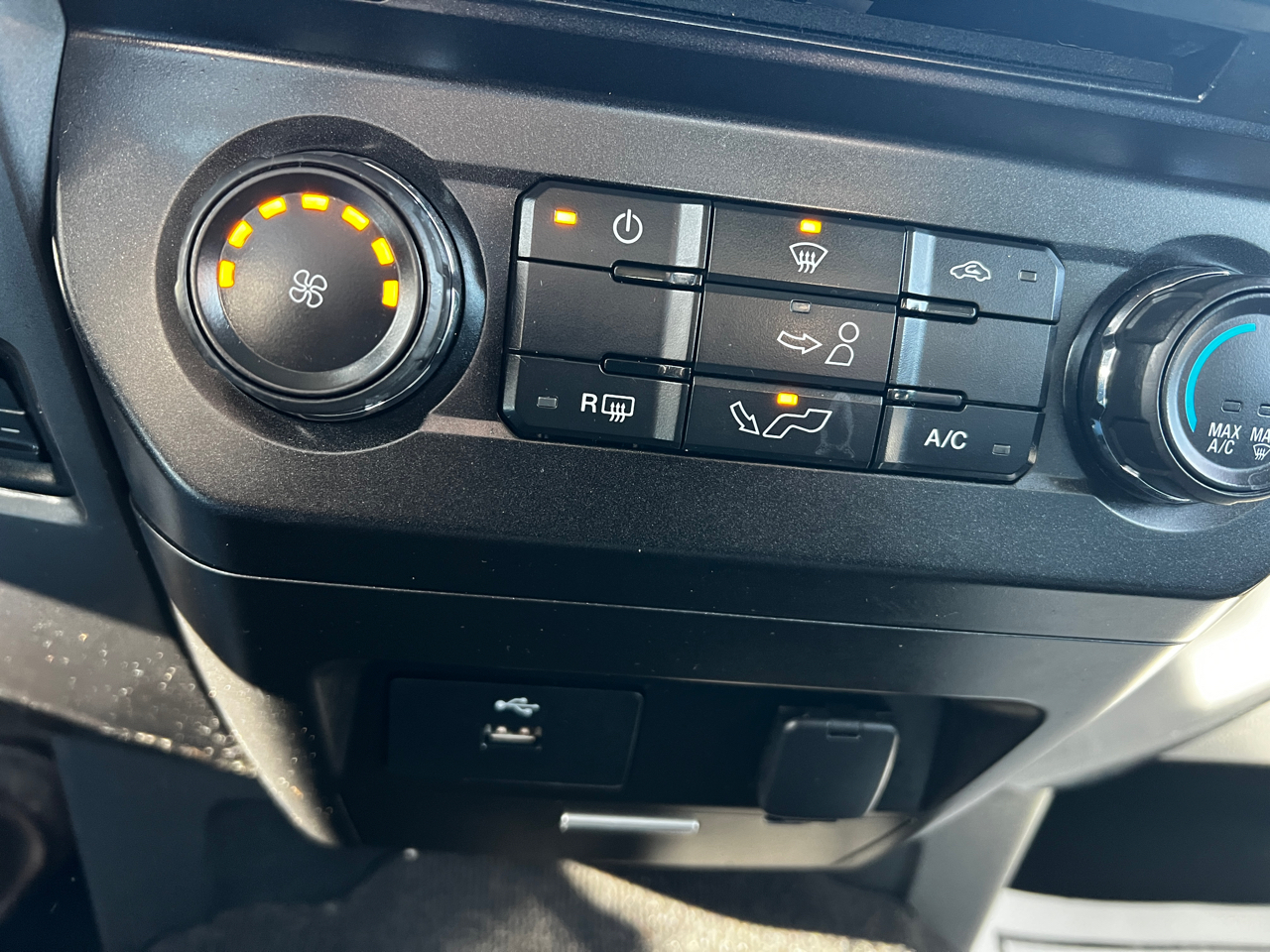 Ford F-150 4WD SuperCrew 150" XLT 2018