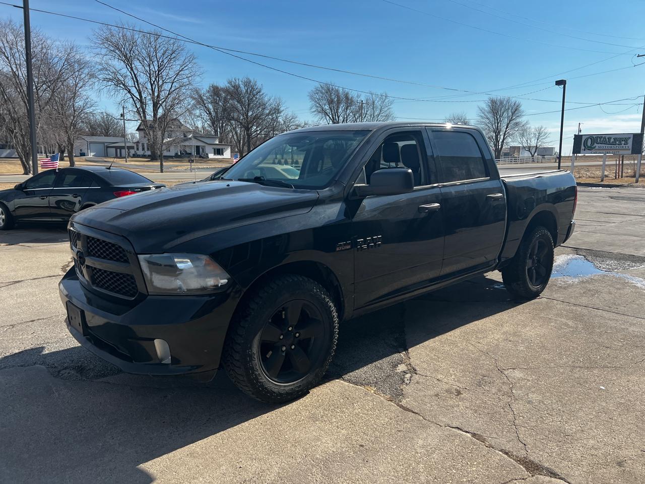 RAM 1500 4WD Crew Cab 140.5" Express 2016