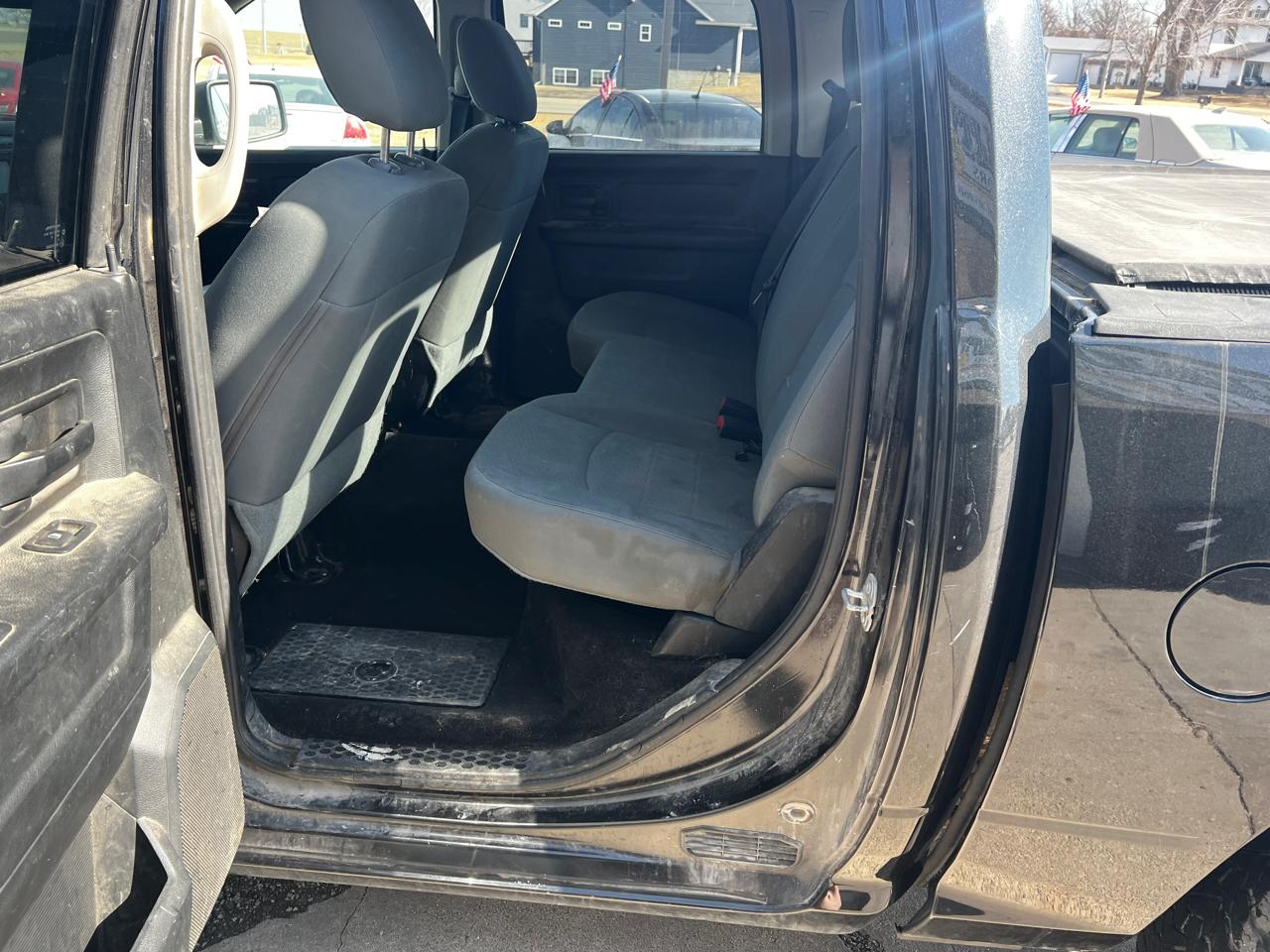 RAM 1500 4WD Crew Cab 140.5" Express 2016