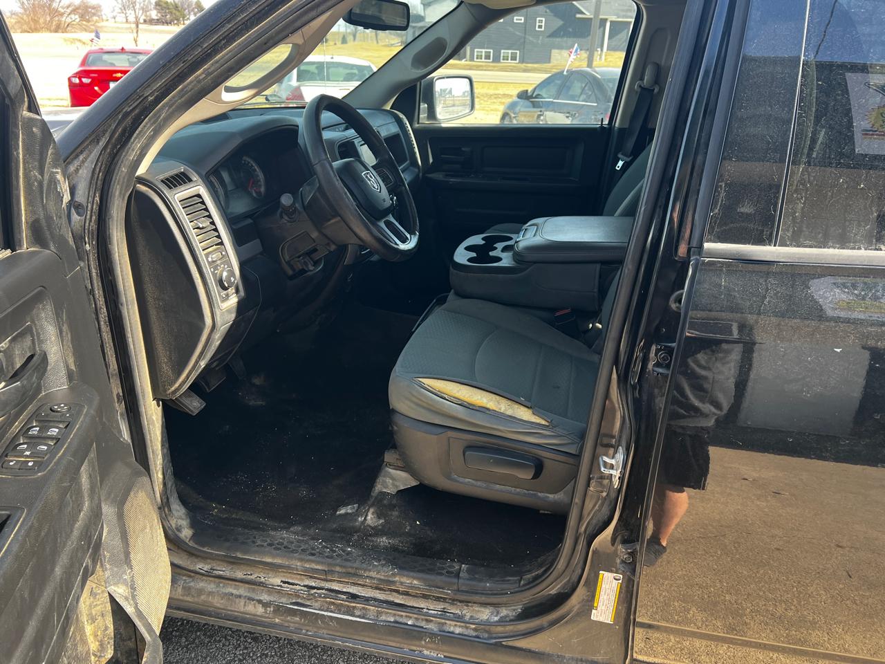 RAM 1500 4WD Crew Cab 140.5" Express 2016