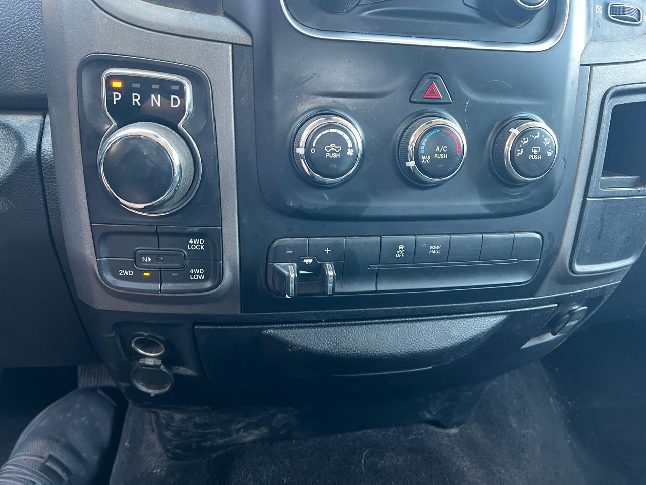 RAM 1500 4WD Crew Cab 140.5" Express 2016