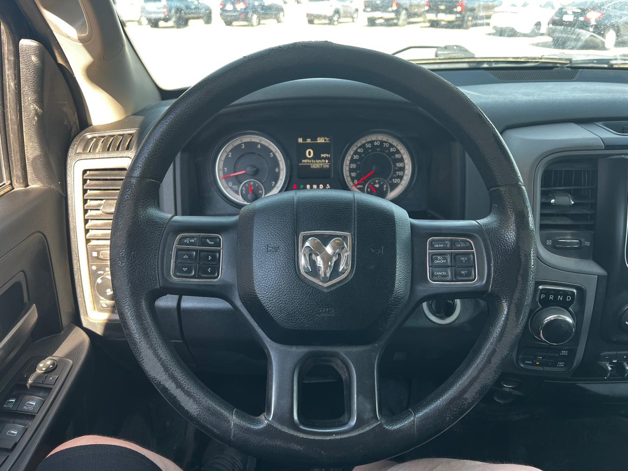 RAM 1500 4WD Crew Cab 140.5" Express 2016