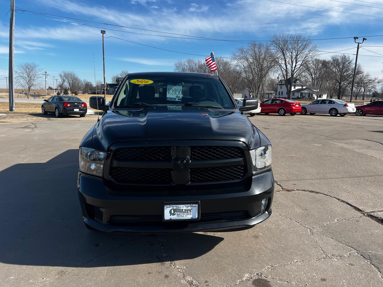 RAM 1500 4WD Crew Cab 140.5" Express 2016