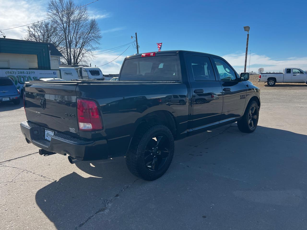 RAM 1500 4WD Crew Cab 140.5" Express 2016