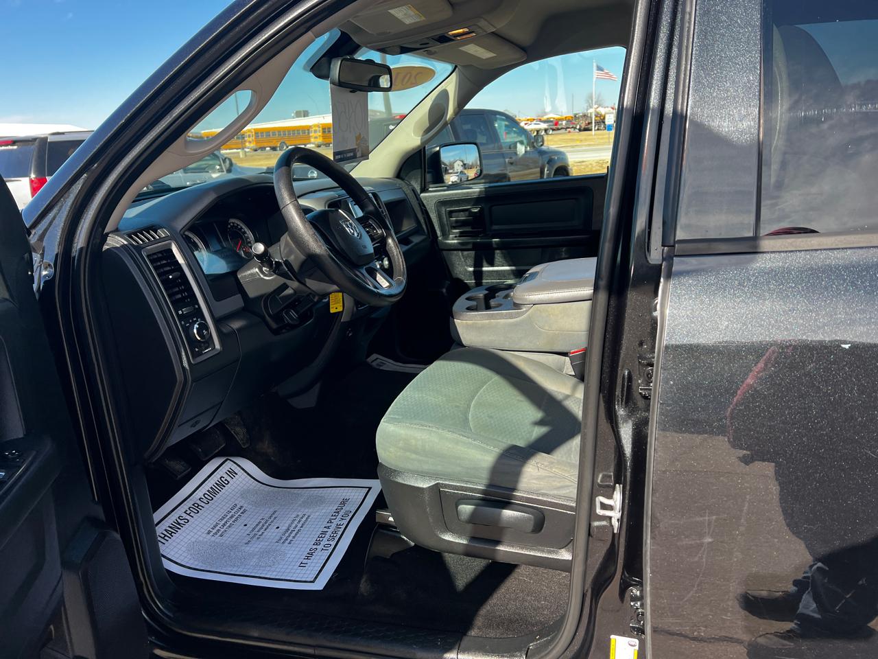 RAM 1500 4WD Crew Cab 140.5" Express 2016