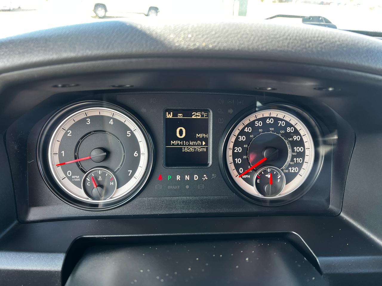 RAM 1500 4WD Crew Cab 140.5" Express 2016