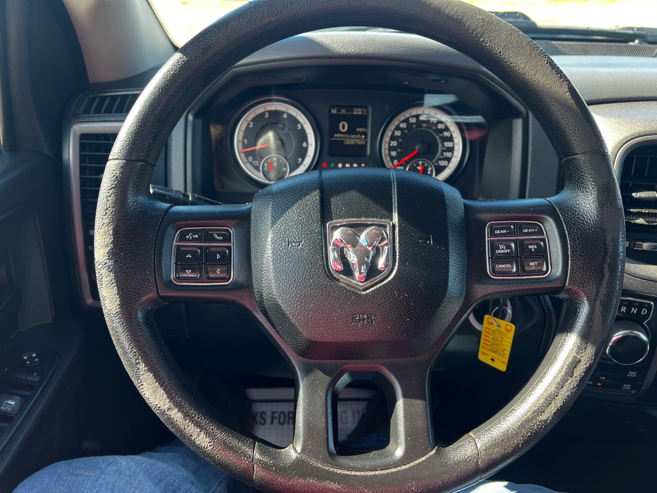 RAM 1500 4WD Crew Cab 140.5" Express 2016