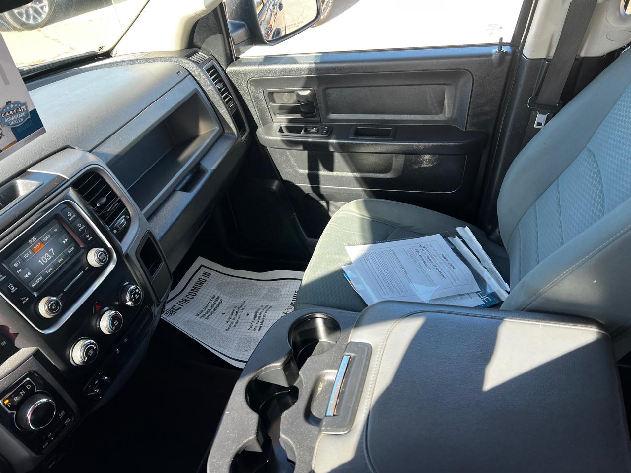 RAM 1500 4WD Crew Cab 140.5" Express 2016