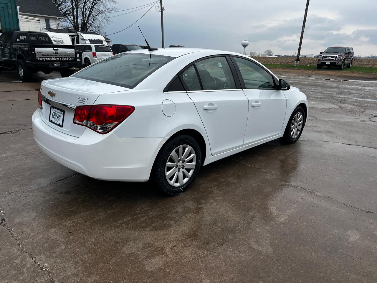 Chevrolet Cruze 4dr Sdn LS 2011