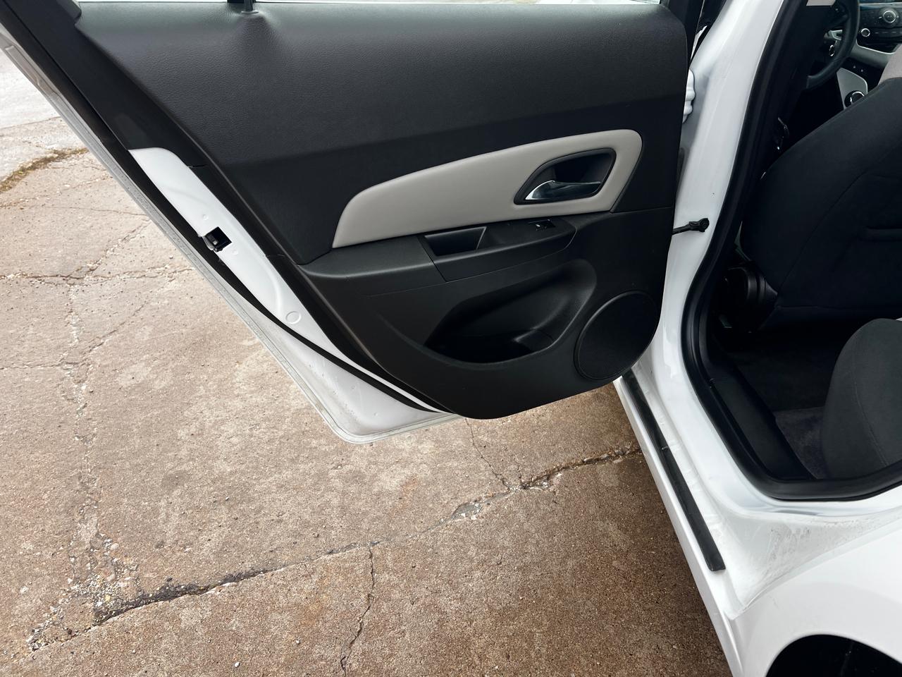 Chevrolet Cruze 4dr Sdn LS 2011