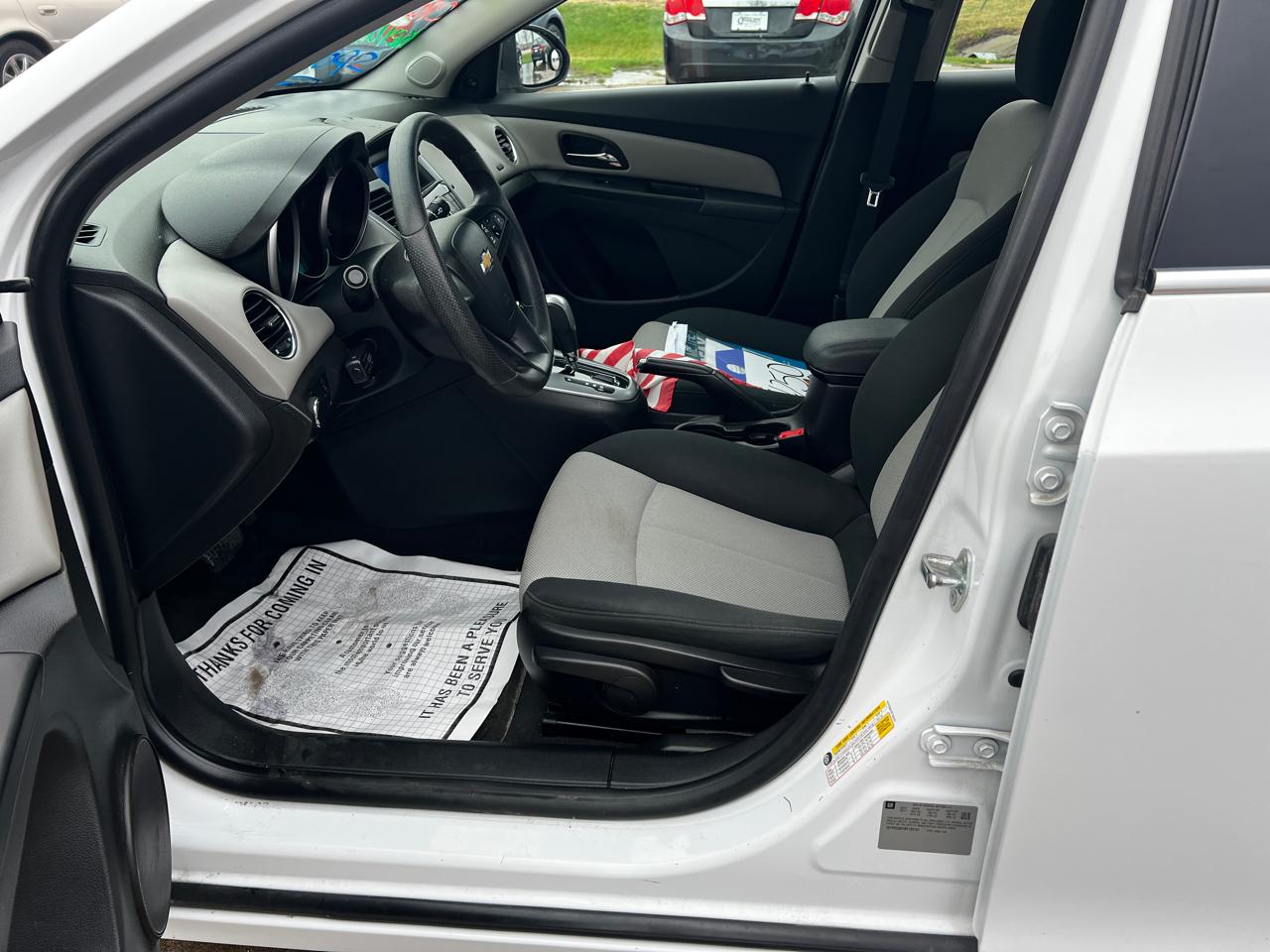 Chevrolet Cruze 4dr Sdn LS 2011