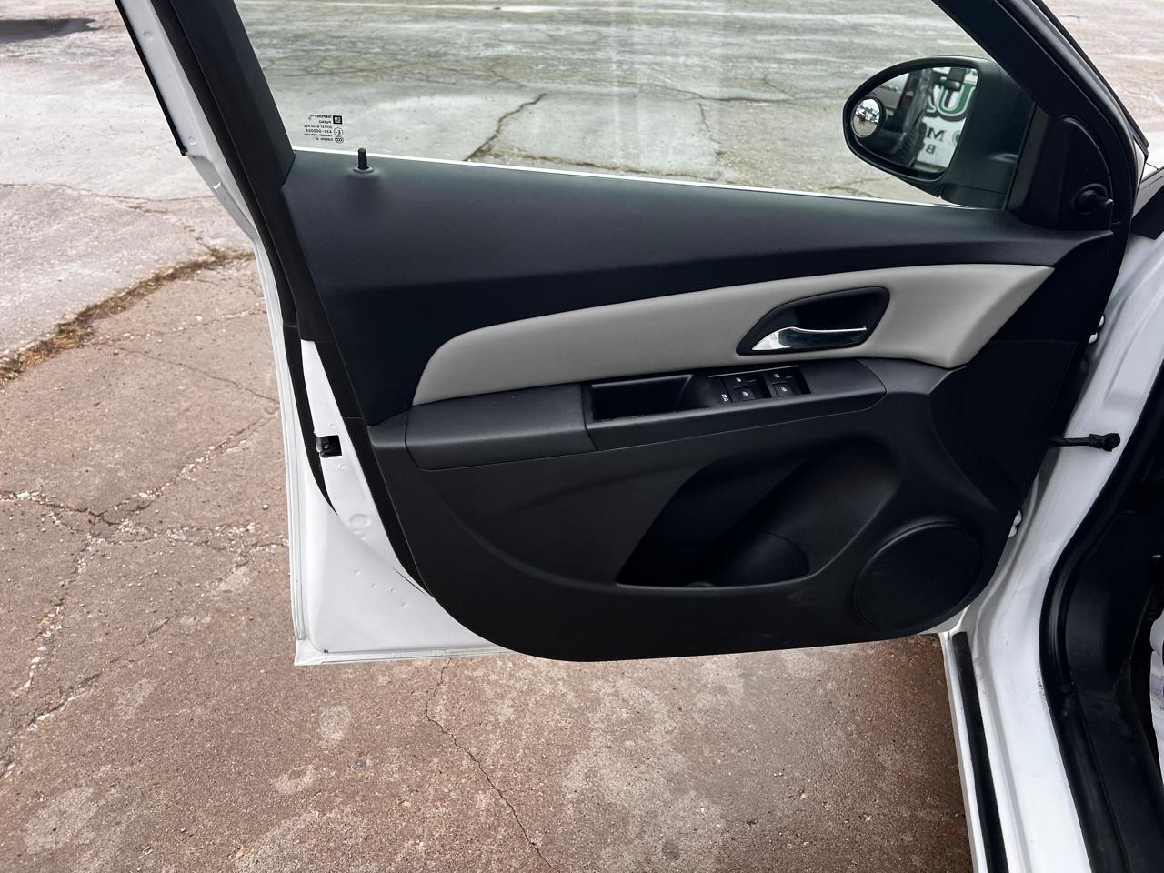 Chevrolet Cruze 4dr Sdn LS 2011