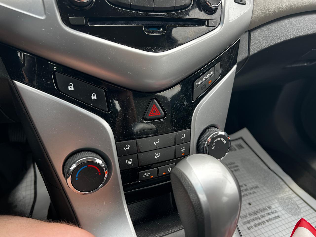 Chevrolet Cruze 4dr Sdn LS 2011