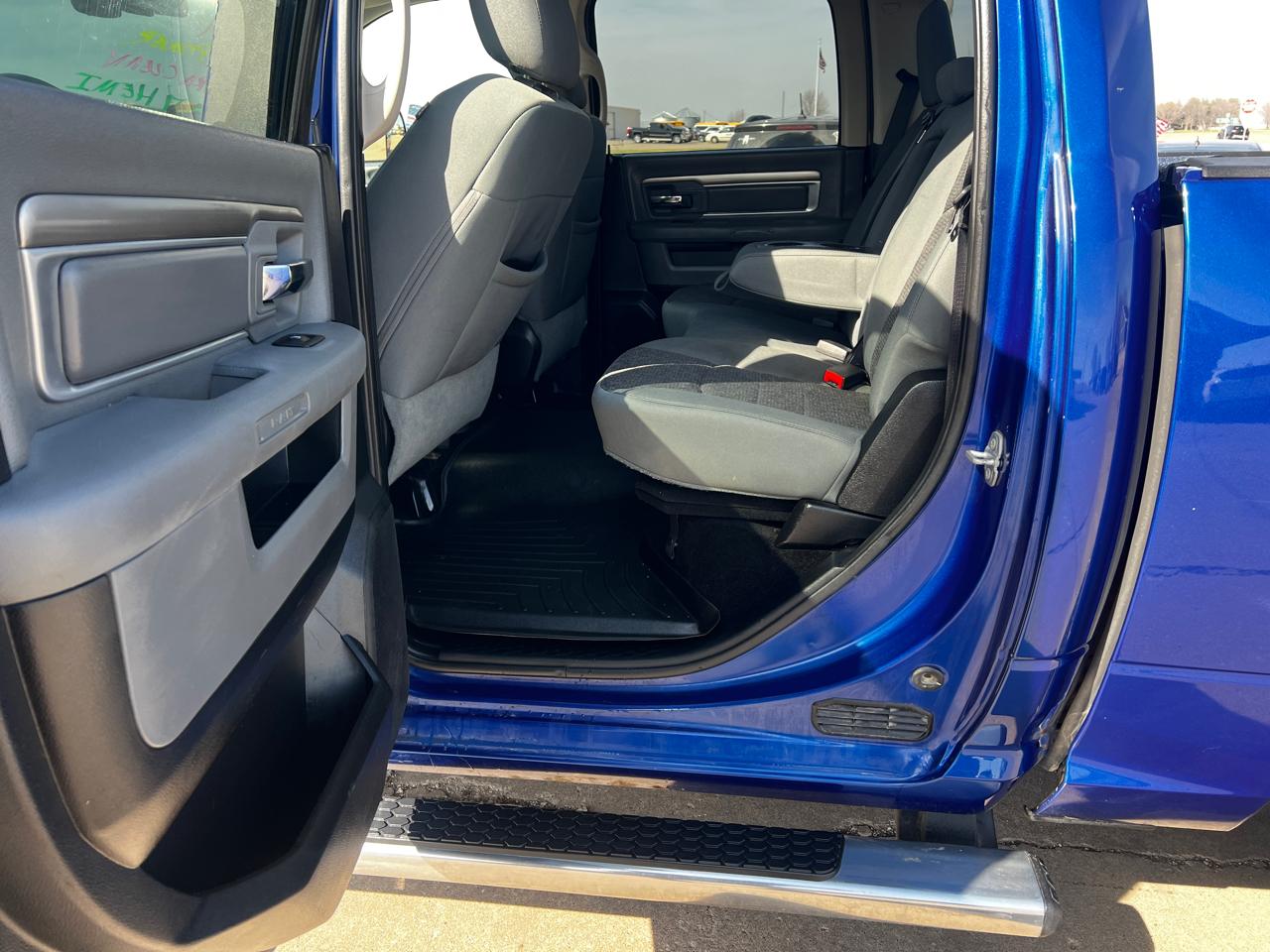 RAM 1500 4WD Crew Cab 140.5" Big Horn 2015