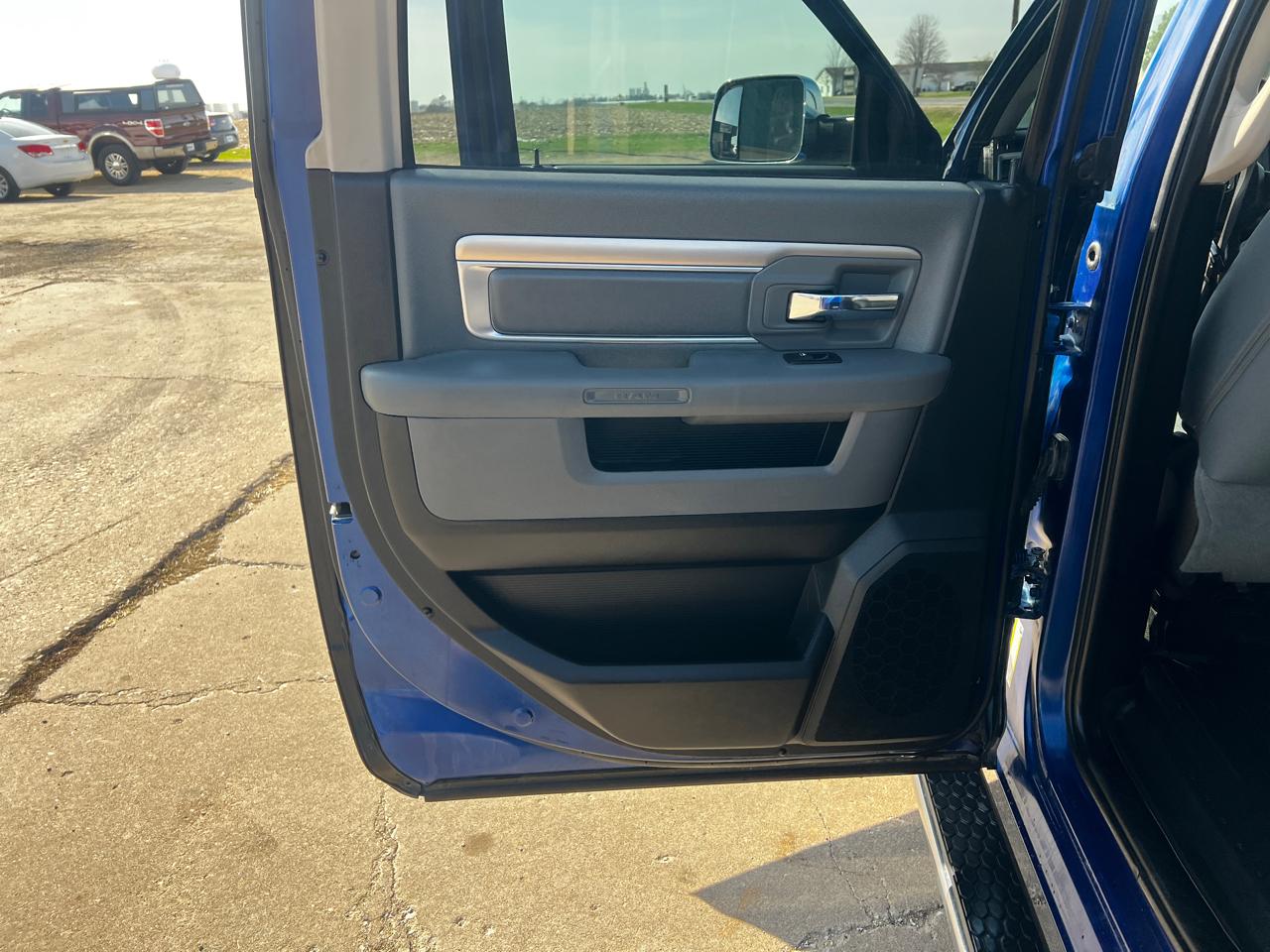 RAM 1500 4WD Crew Cab 140.5" Big Horn 2015