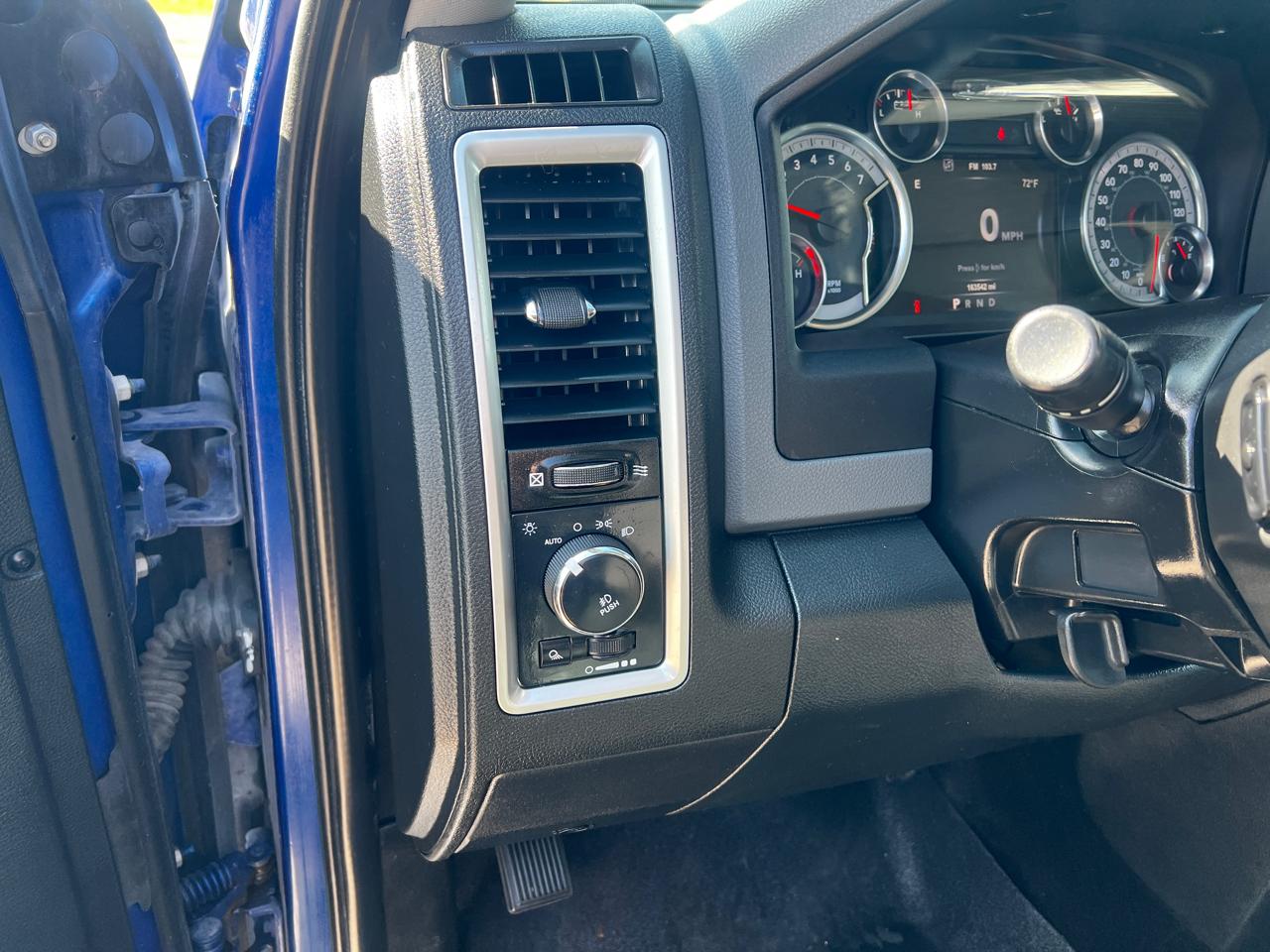 RAM 1500 4WD Crew Cab 140.5" Big Horn 2015