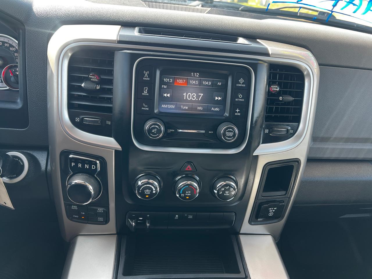 RAM 1500 4WD Crew Cab 140.5" Big Horn 2015