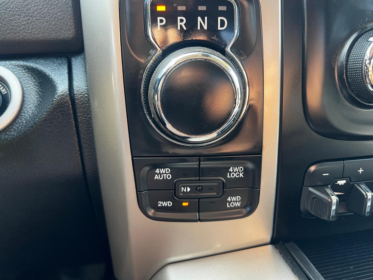 RAM 1500 4WD Crew Cab 140.5" Big Horn 2015