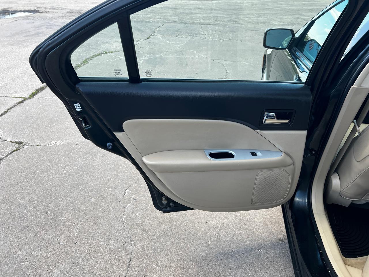 Mercury Milan 4dr Sdn Premier FWD 2010