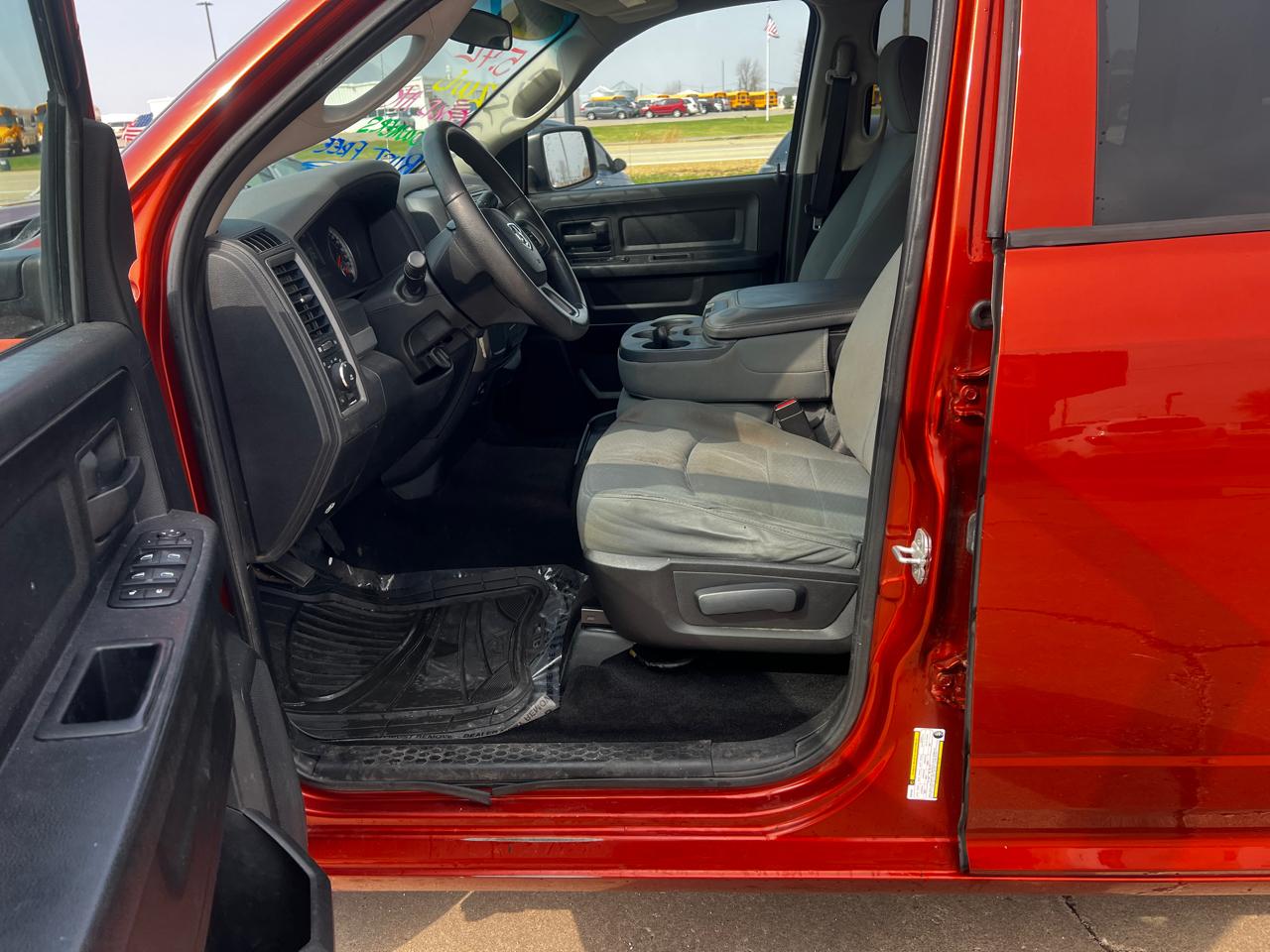 RAM 1500 2WD Crew Cab 140.5" Express 2013