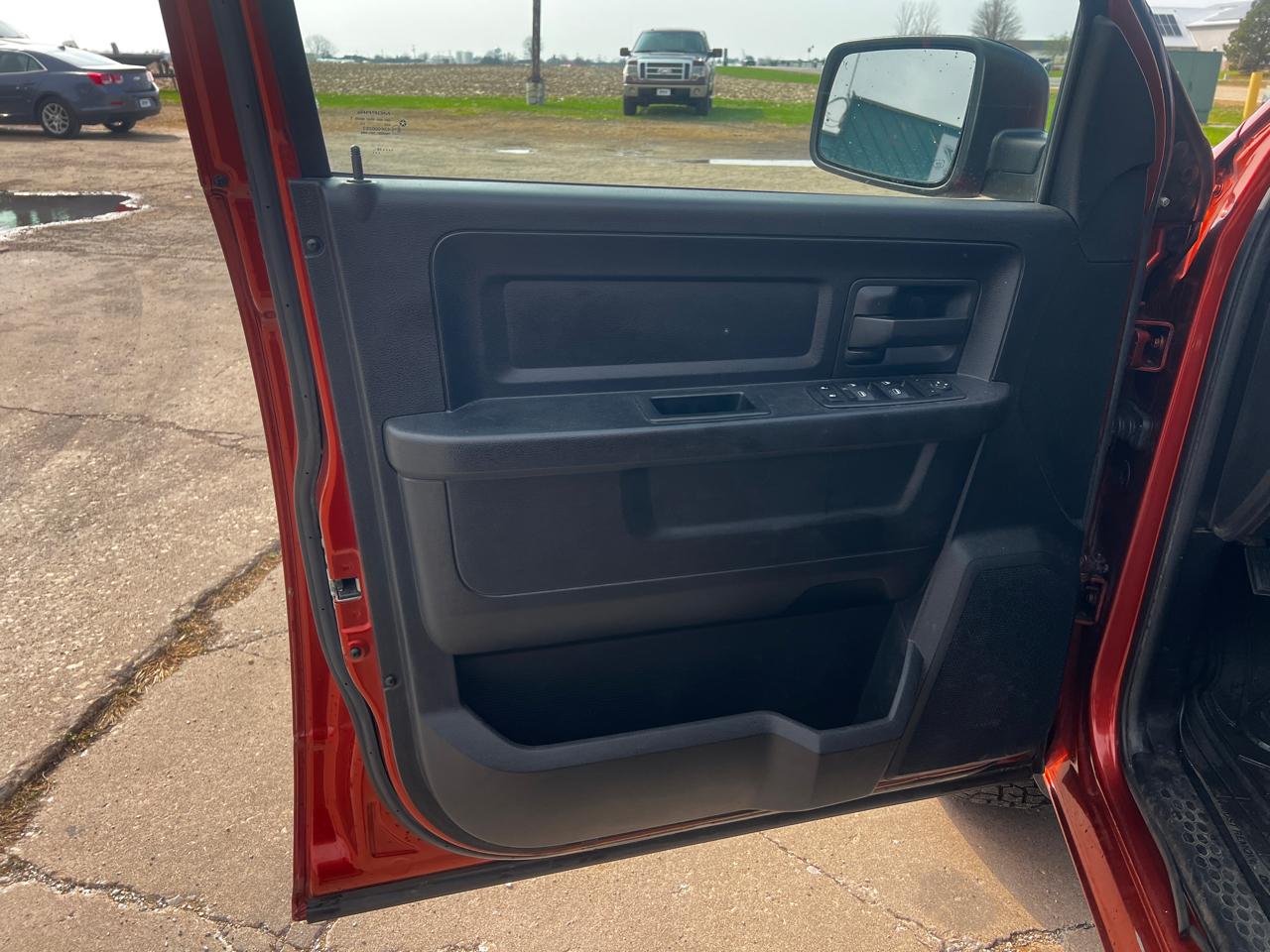 RAM 1500 2WD Crew Cab 140.5" Express 2013