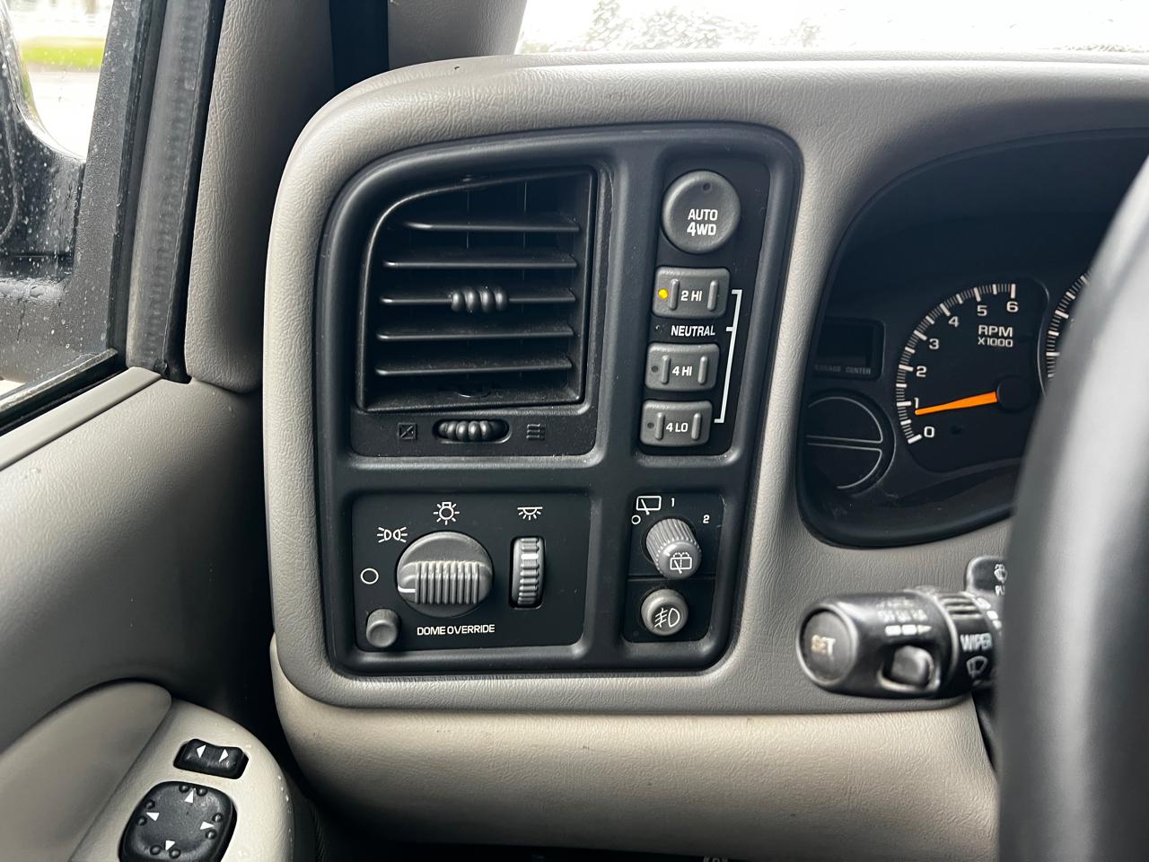 Chevrolet Tahoe 4dr 4WD LT 2001