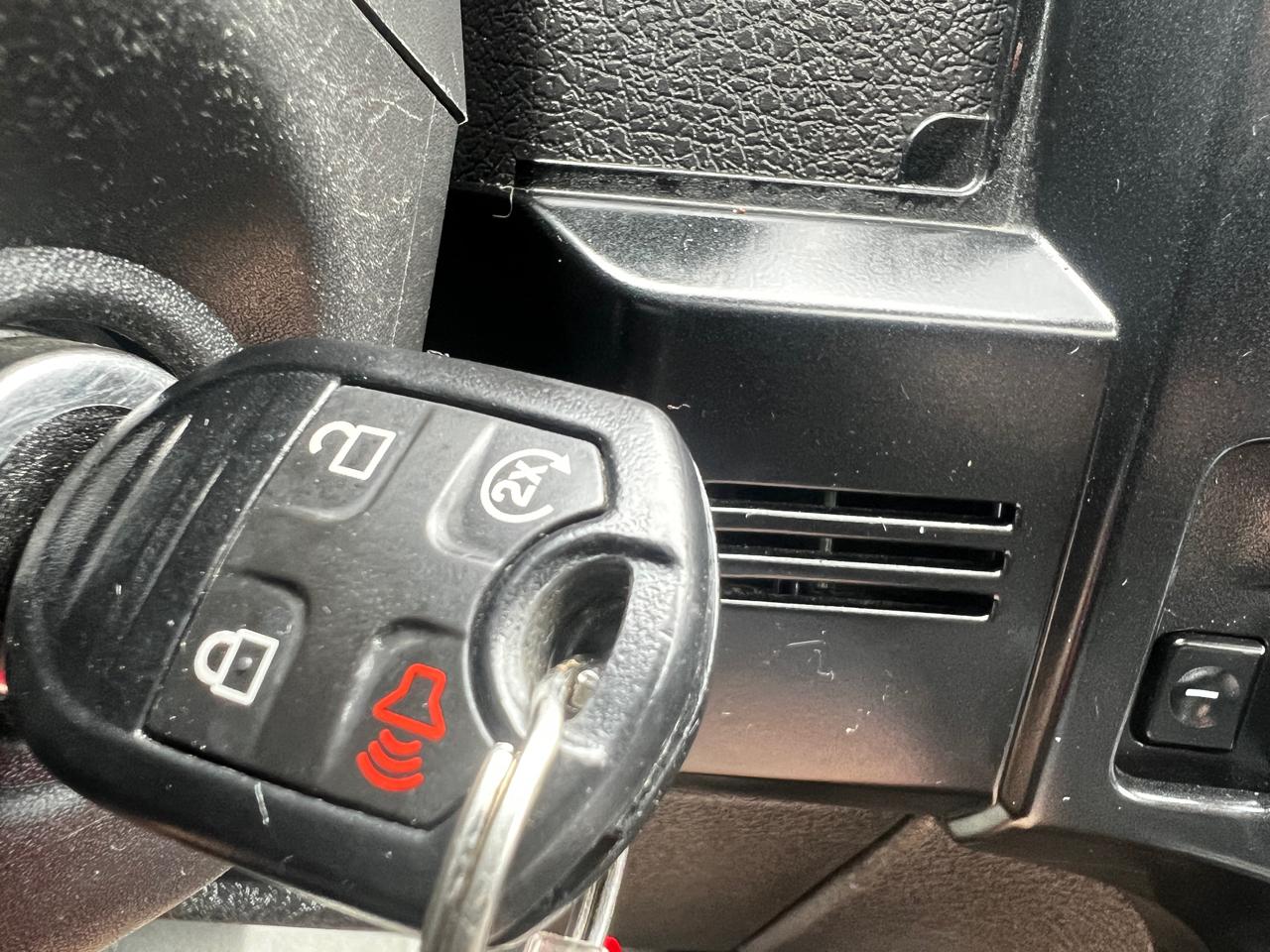 Ford F-150 4WD SuperCrew 145" Platinum 2012