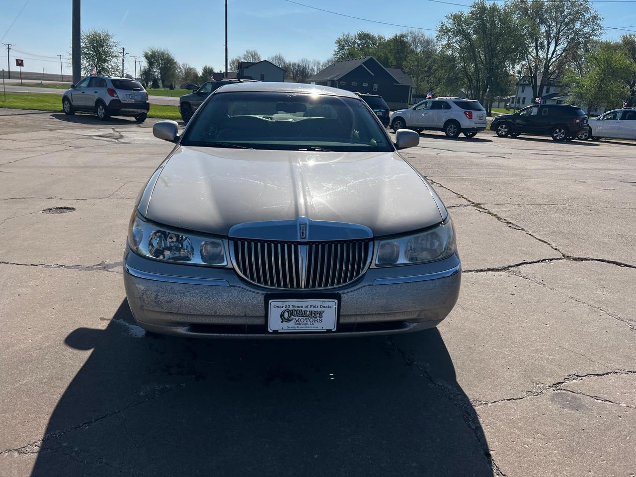 Lincoln Town Car 4dr Sdn Signature 2000