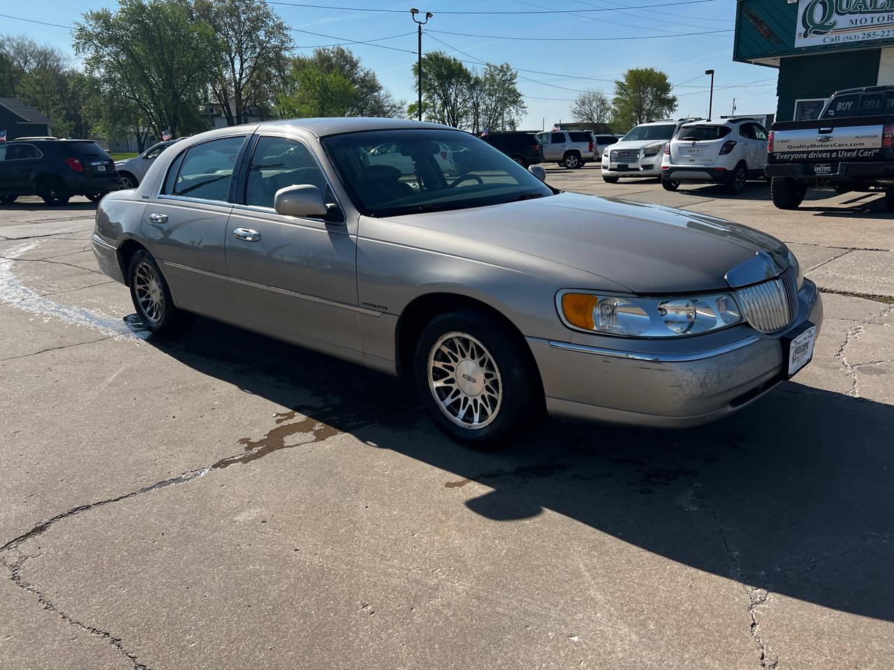 Lincoln Town Car 4dr Sdn Signature 2000