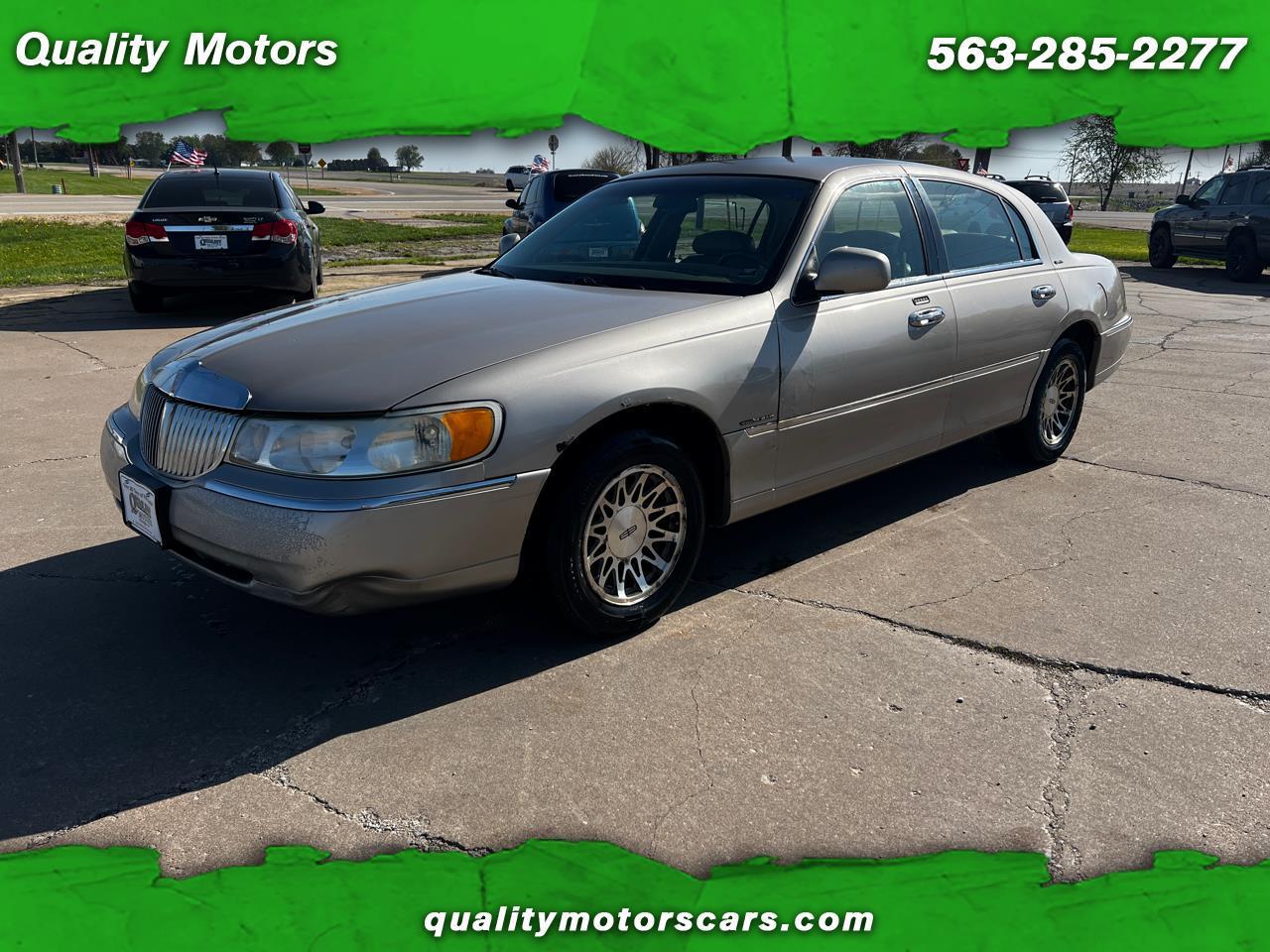 Lincoln Town Car 4dr Sdn Signature 2000